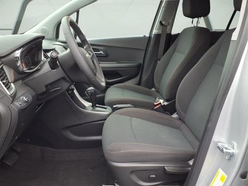 Certified 2022 Chevrolet Trax LS w/ Tint and Cruise Package image 11