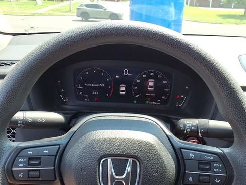 Used 2023 Honda Accord EX image 10