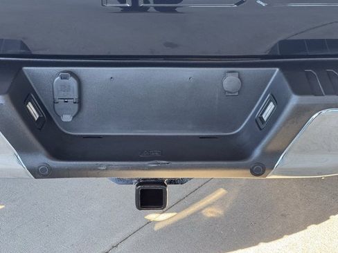 Used 2018 Ford F150 Lariat w/ Equipment Group 502A Luxury image 8