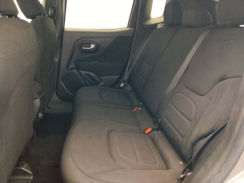 Used 2020 Jeep Renegade Latitude FWD image 18