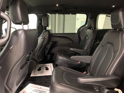 Used 2021 Chrysler Pacifica Touring-L w/ S Appearance Package AWD/4WD image 20