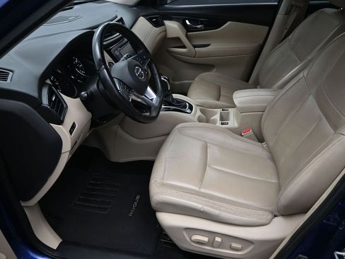 Used 2018 Nissan Rogue SL w/ Premium Package image 14