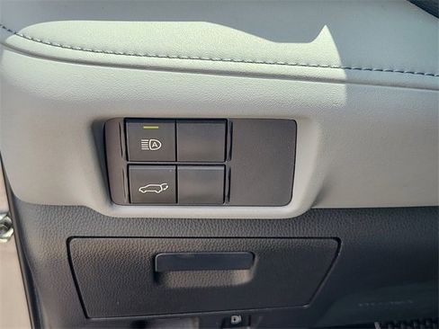 Used 2022 Toyota Highlander XLE image 26