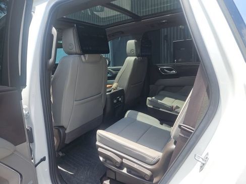 Used 2023 GMC Yukon SLT w/ SLT Premium Package AWD/4WD image 2