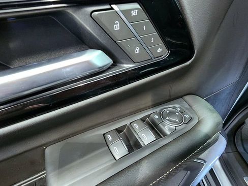 Used 2025 Chevrolet Suburban Premier AWD/4WD image 23