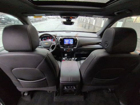 Used 2022 Chevrolet Traverse LT w/ LT Premium Package image 21