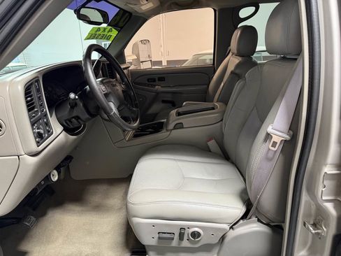 Used 2006 GMC Sierra 2500 SLT w/ Heavy-Duty Power Package AWD/4WD image 14