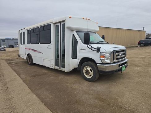 Used 2013 Ford E-450 and Econoline 450 Super Duty w/ Shuttle Bus Prep Pkg RWD image 16