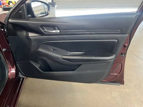 Used 2024 Nissan Altima 2.5 SV FWD image 13