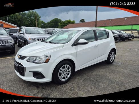Used 2020 Chevrolet Sonic LT FWD image 3