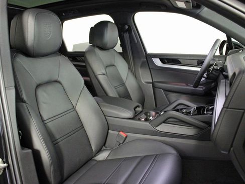 Certified 2025 Porsche Cayenne image 39