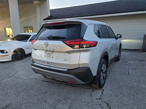 Used 2022 Nissan Rogue SV image 8