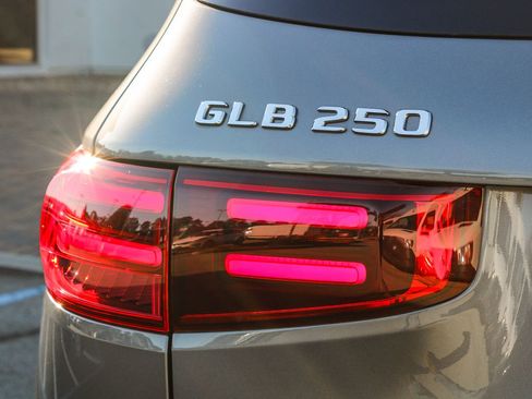 Certified 2024 Mercedes-Benz GLB 250 image 10