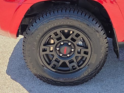 Used 2024 Toyota 4Runner TRD Off-Road Premium w/ Off Road Premium Plus Package AWD/4WD image 7