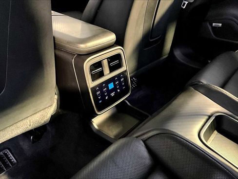 Used 2020 Porsche Taycan Turbo image 34