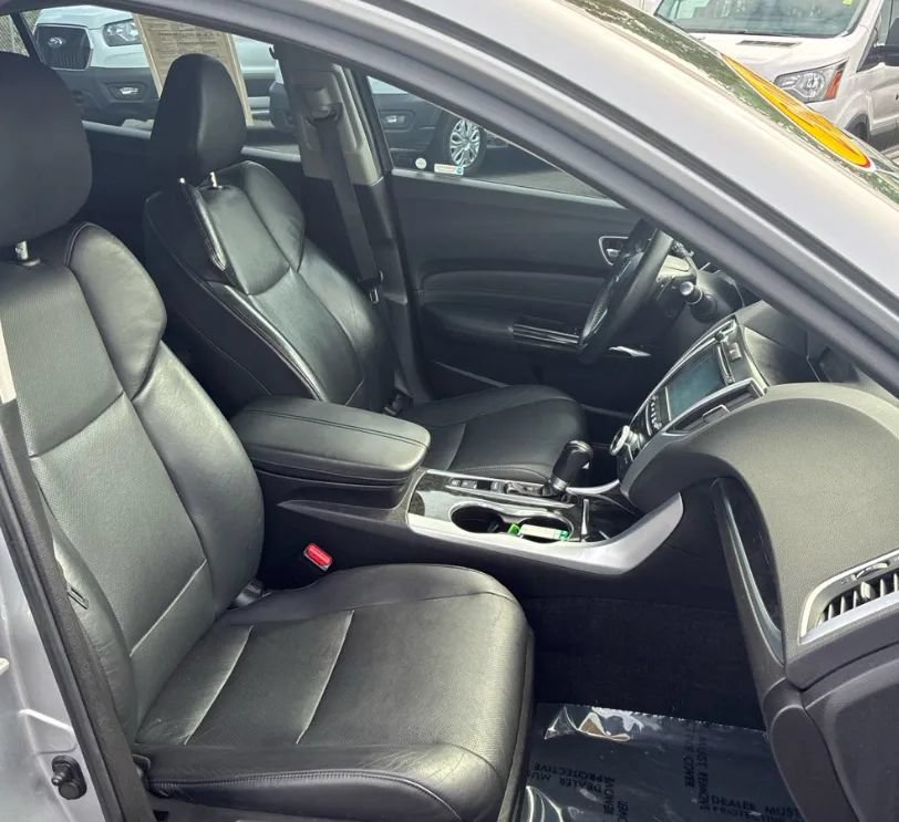 Used 2018 Acura TLX w/ Technology Package FWD image 9
