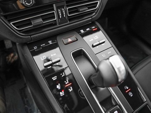 Certified 2026 Porsche Macan AWD/4WD image 21