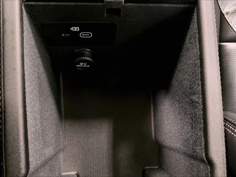 Used 2026 Volvo XC90 B6 Ultra w/ Protection Package Premier image 28