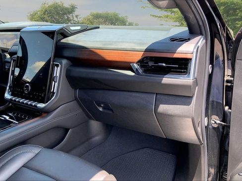 Used 2025 GMC Yukon Denali AWD/4WD image 26