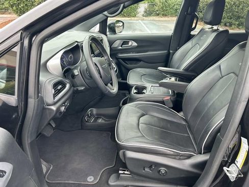Used 2018 Chrysler Pacifica Limited w/ Advanced Safetytec Group FWD image 21