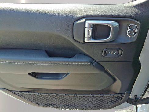 Used 2023 Jeep Wrangler Unlimited Sahara AWD/4WD image 10