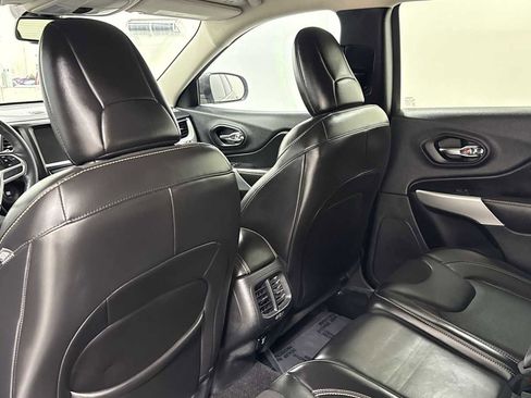 Used 2018 Jeep Cherokee Latitude Plus w/ Comfort/Convenience Group image 24