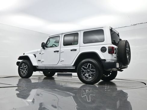 Used 2026 Jeep Wrangler Unlimited Sahara AWD/4WD image 21