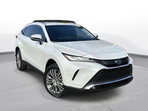 Used 2024 Toyota Venza Limited image 4