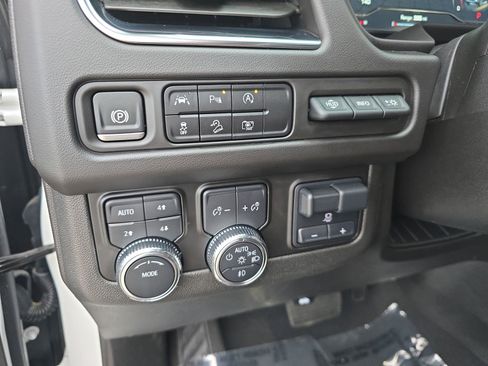 Used 2024 GMC Yukon XL AT4 w/ Technology Package image 28