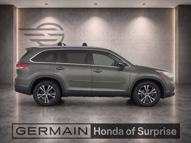 Used 2016 Toyota Highlander XLE FWD image 7