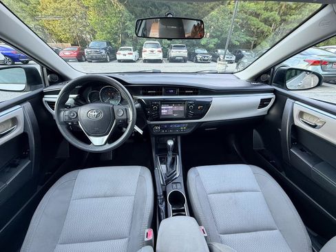 Used 2016 Toyota Corolla LE FWD image 2