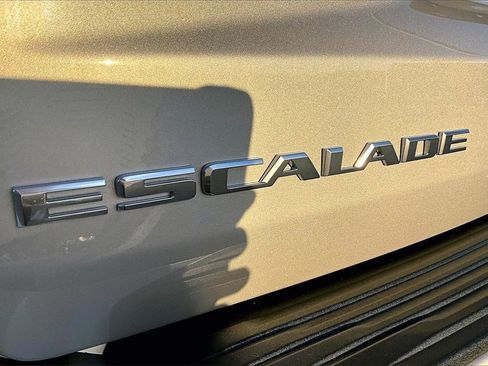 Certified 2022 Cadillac Escalade Premium Luxury w/ Performance Package image 33