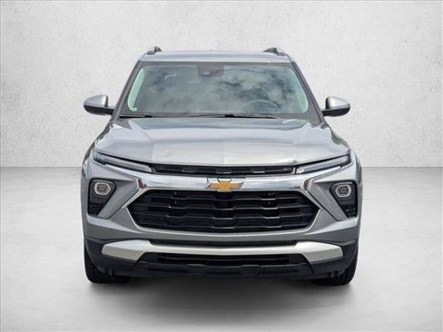 Used 2024 Chevrolet TrailBlazer LT w/ Driver Confidence Package FWD image 2