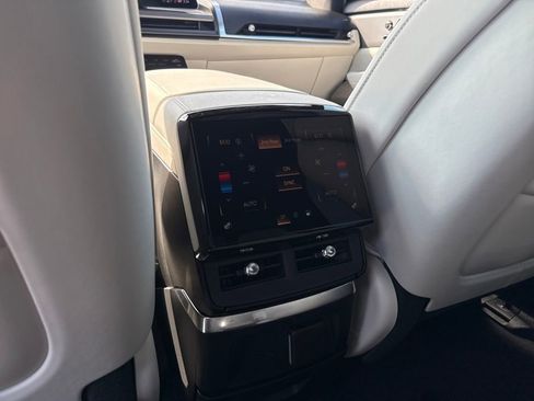 Certified 2026 Cadillac Vistiq Luxury image 14