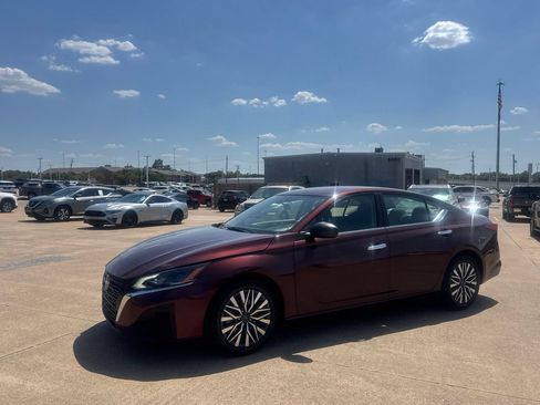 Certified 2024 Nissan Altima 2.5 SV FWD image 9
