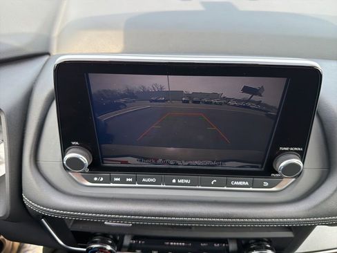 Used 2025 Nissan Rogue SV AWD/4WD image 28