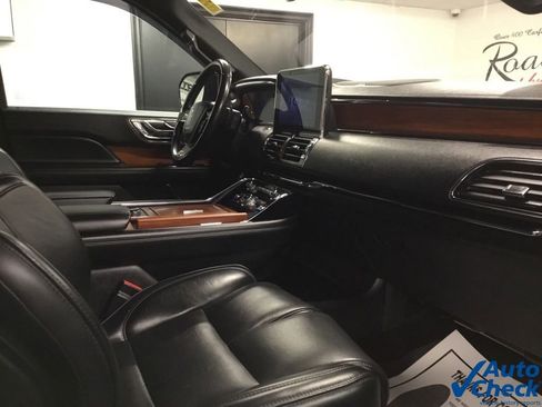 Used 2019 Lincoln Navigator Select w/ Technology Package AWD/4WD image 38
