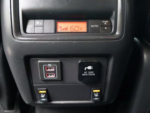 Used 2018 Nissan Pathfinder SL AWD/4WD image 34