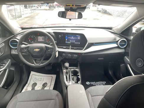 Certified 2025 Chevrolet Trax LS FWD image 18