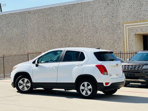 Used 2020 Chevrolet Trax LS w/ Tint and Cruise Package FWD image 6