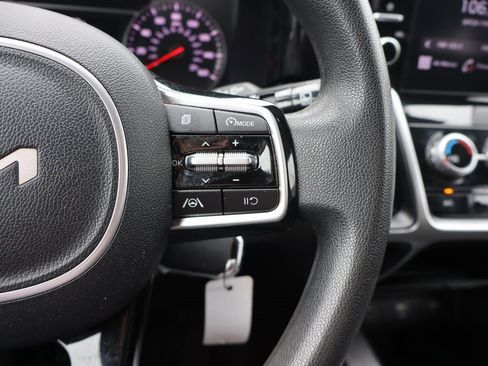 Used 2022 Kia Sorento LX image 7