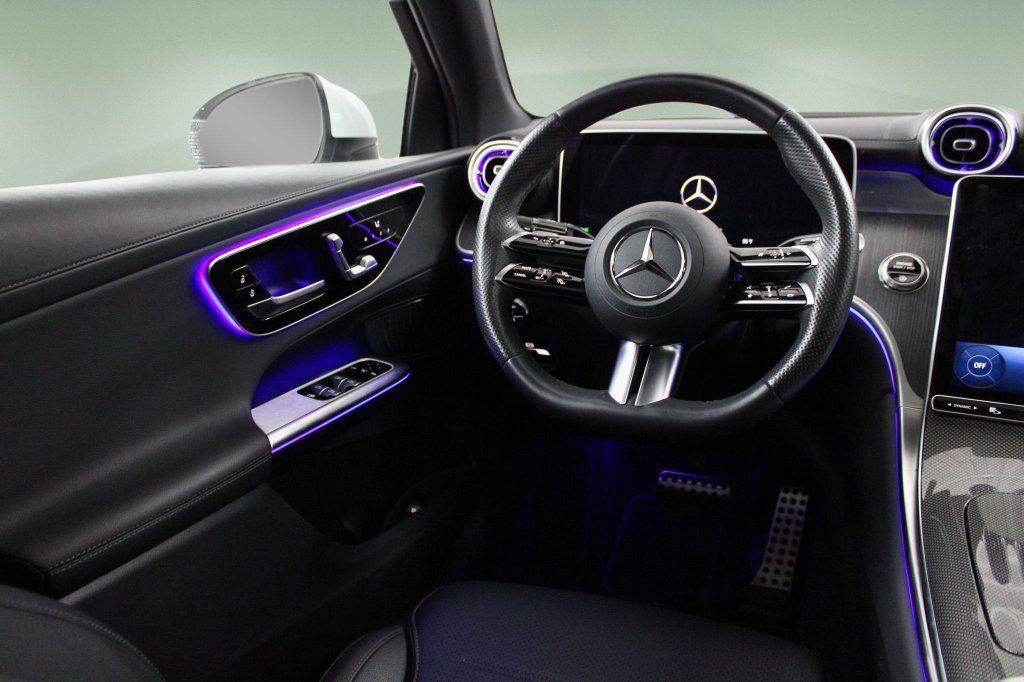 Used 2025 Mercedes-Benz GLC 300 4MATIC image 18
