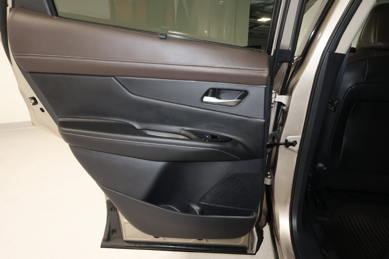 Used 2025 Nissan Murano Platinum w/ Cargo Package AWD/4WD image 21