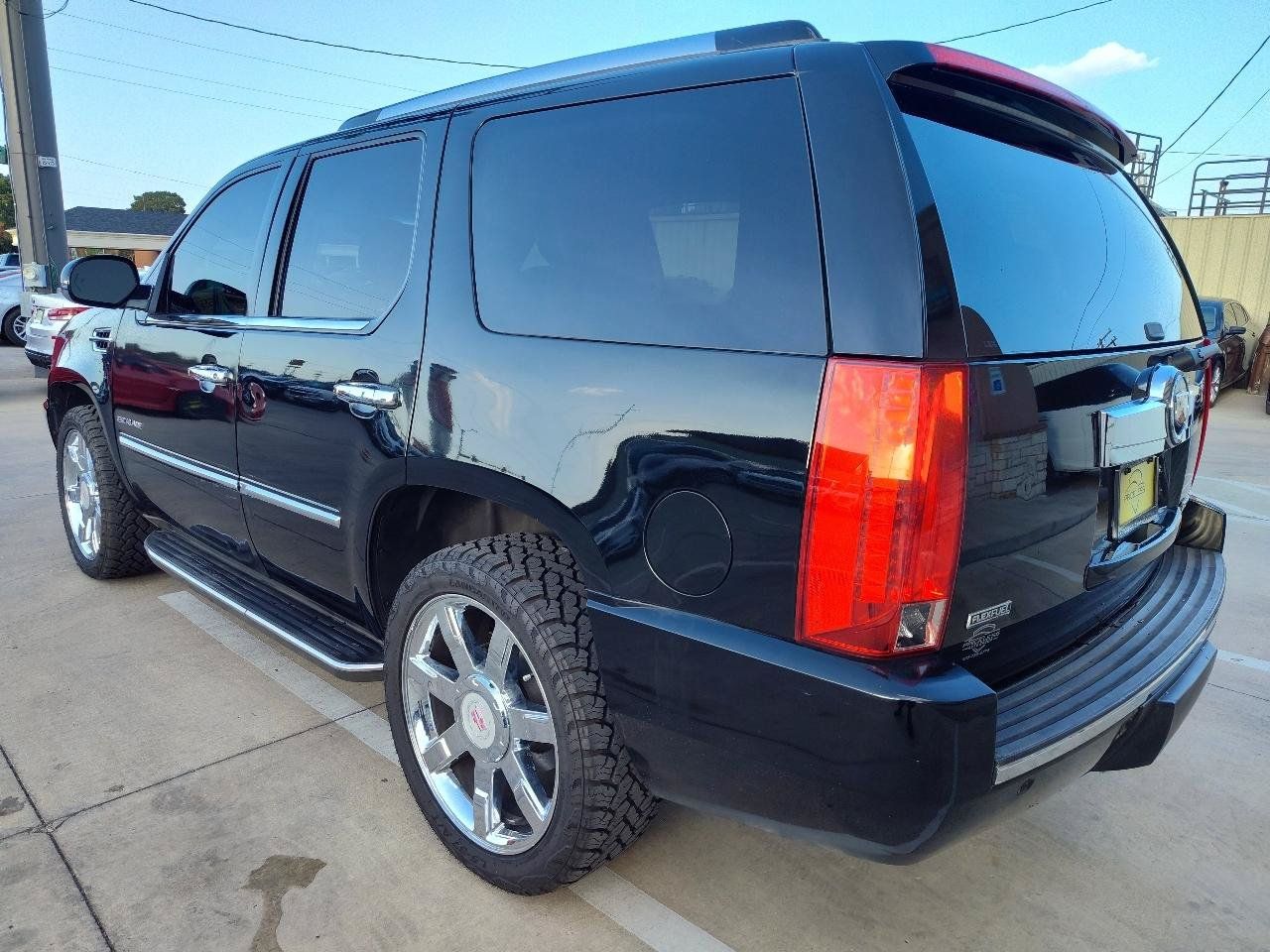 Used 2012 Cadillac Escalade Luxury RWD image 6