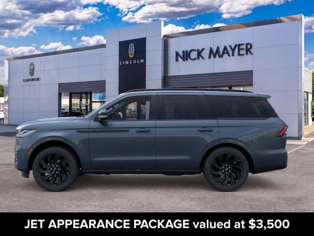 New 2026 Lincoln Navigator Reserve w/ Jet Appearance Package AWD/4WD image 3