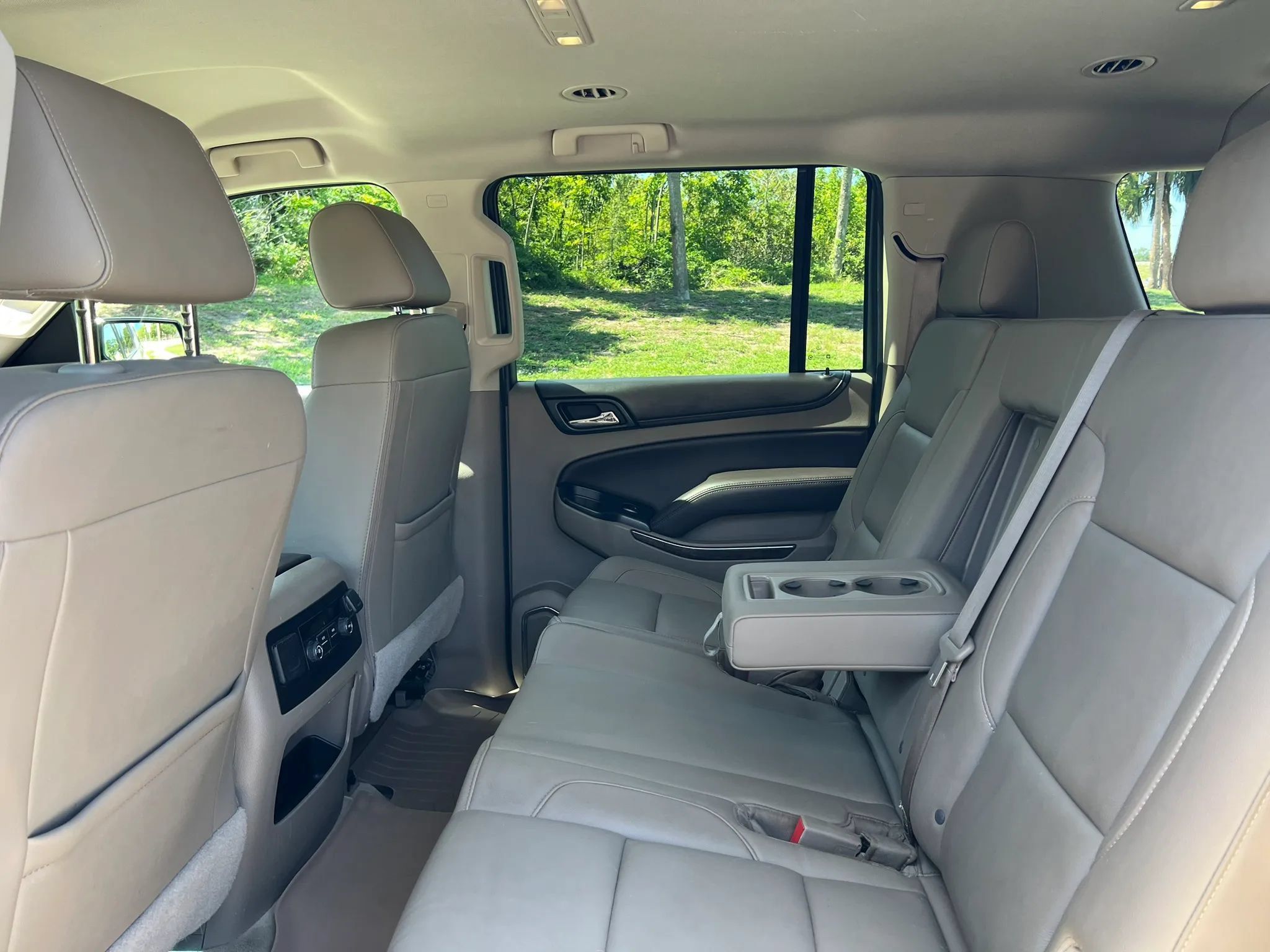 Used 2016 Chevrolet Suburban LT RWD image 19