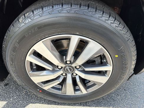 Used 2022 Nissan Pathfinder SL AWD/4WD image 12