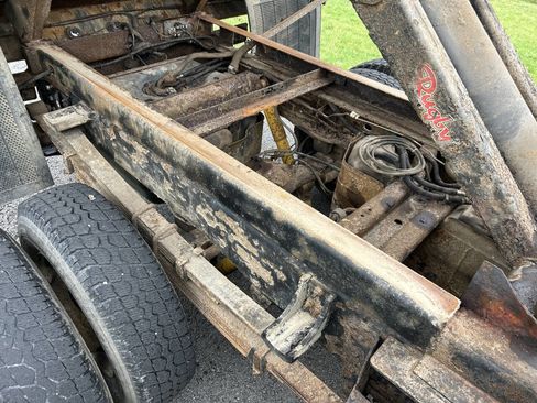 Used 2004 Chevrolet Silverado 3500 2WD Regular Cab image 28