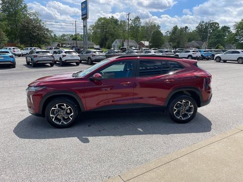 Used 2025 Chevrolet Trax LT w/ LT Convenience Package image 44