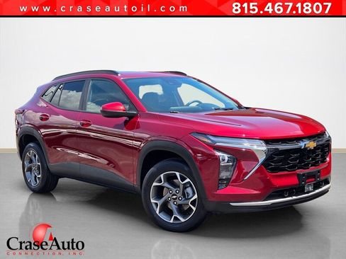 Used 2024 Chevrolet Trax LT w/ Sunroof Package FWD image 1